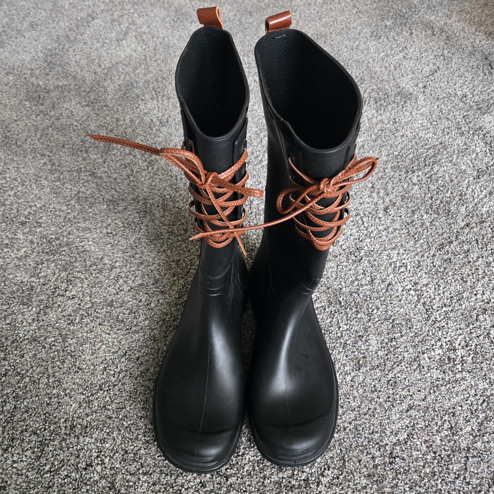 Bottega Veneta Black Winter Boots with Orange Laces - Picture 2 of 6
